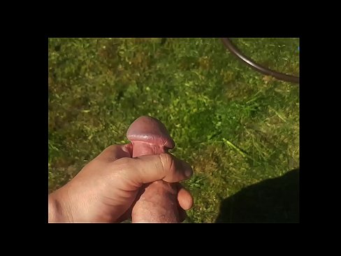 ❤️ Vruća zgodnica jebe svoju ružičastu macu i svršava špricom u ljetnom vrtu ❤ Porno na hr.filmepornonline.ru ❌❤